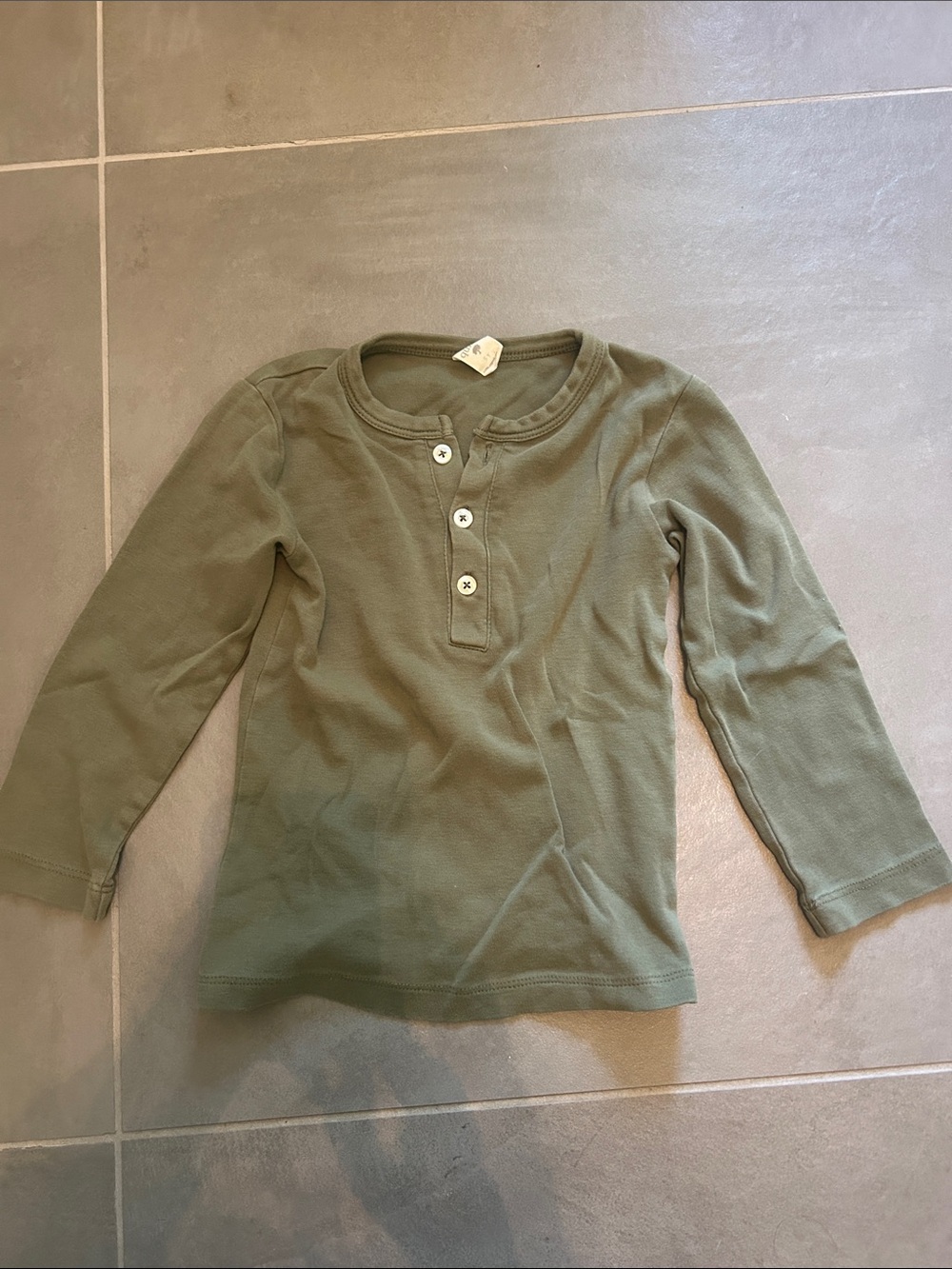 Kate Quinn long sleeve